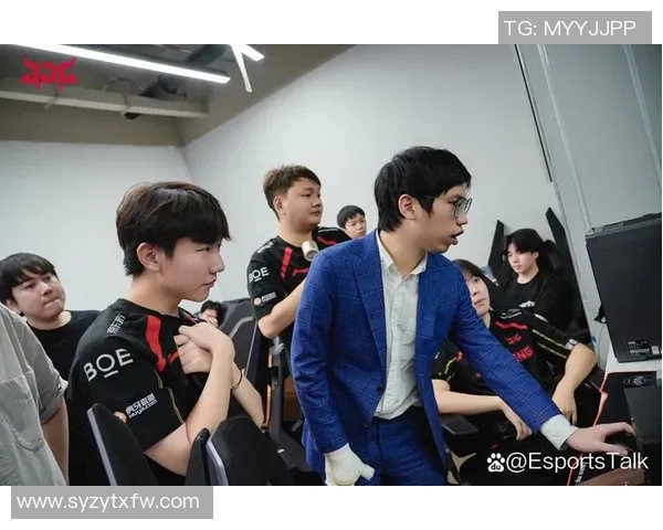 分析JDG在英雄联盟比赛中包夹策略的成功与失误之处实时数据